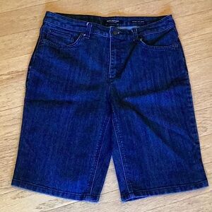 Jones New York indigo blue Jean denim bermudas size 10.  Basic 5 pocket …
